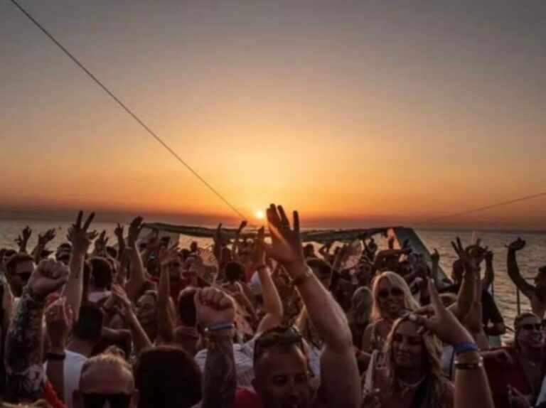 Lisbon: Sunset Boat Party Cruise with DJ and Open Bar - The Route You’ll See: From Commerce Square to Belém Tower
