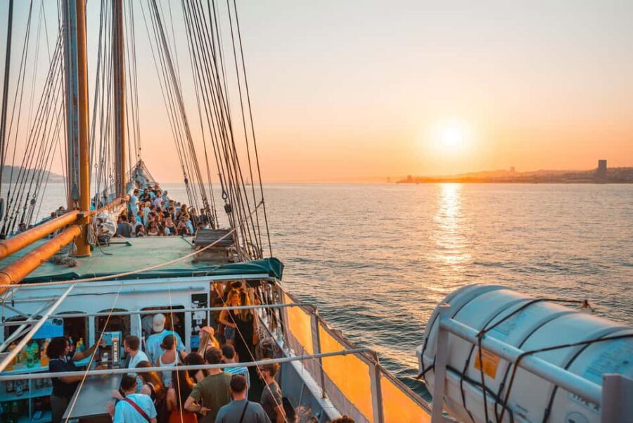Lisbon: Sunset Boat Party with Live DJ and Night Club Entry - Why this Lisbon sunset boat party feels like a smart night out