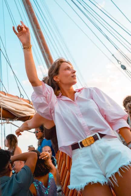 Lisbon: Sunset Boat Party with Live DJ and Night Club Entry - Getting to the boat: the Principe Perfeito meeting point