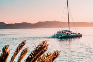 Lisbon: Sunset Catamaran Boat Tour with Music and Drinks - Meeting at Doca de Santo Amaro: What to Expect at the Start