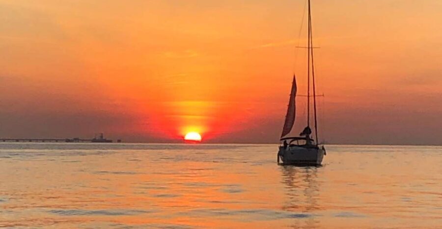 Lisbon: Sunset Cruise with Drinks and Snacks - Getting to the Dock: Doca do Bom Sucesso and Your Meeting Point Options