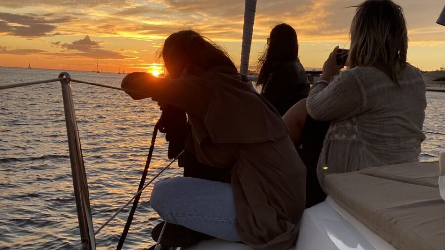 Lisbon: Sunset Cruise with Drinks and Snacks - The Boat Setup: Comfort, Quiet, and the Small-Group Feel