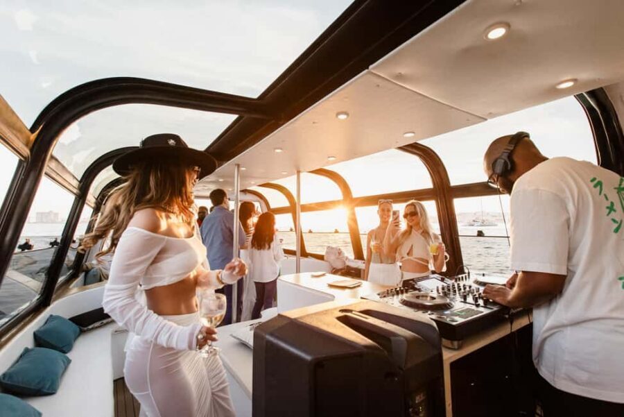 Lisbon: Sunset/Night Boat Party with Open Bar, Snacks & DJ - Boarding at Doca de Santo Amaro: Finding Gate #3 without stress