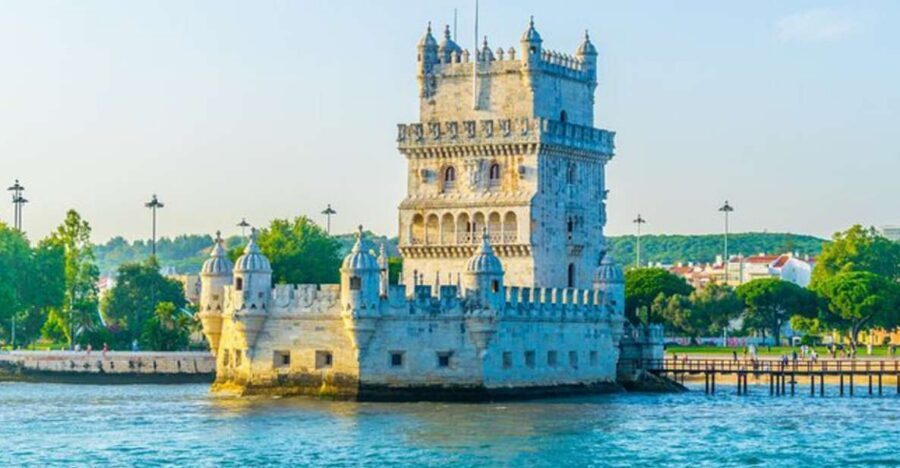 Lisbon: Sunset Sailing Boat Cruise with Wine - Starting at Doca de Santo Amaro: getting on board smoothly