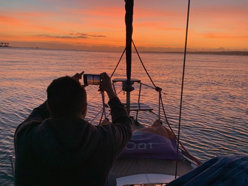 Lisbon: Sunset Sailing Cruise with Wine - Crew Style and Group Feel: Why People Mention the Hosts