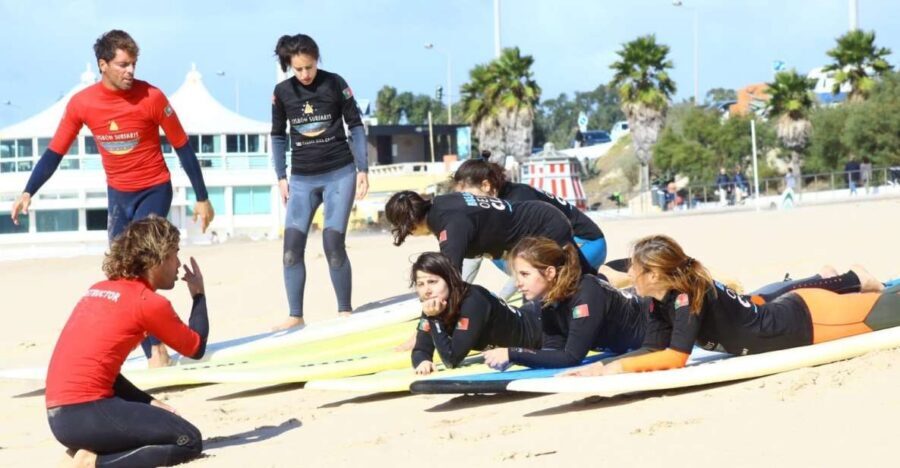 Lisbon: Surf Lesson - Meeting at the surf school right on the sand