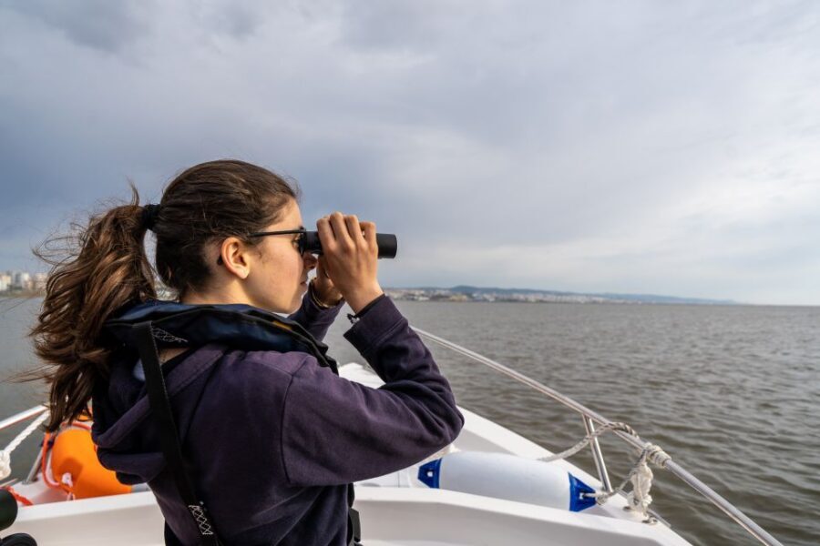 Lisbon: Tagus Estuary Nature Reserve Birdwatching Boat Tour - Bairro dos Pescadores 21: a quick stop where you start seeing the estuary “work”