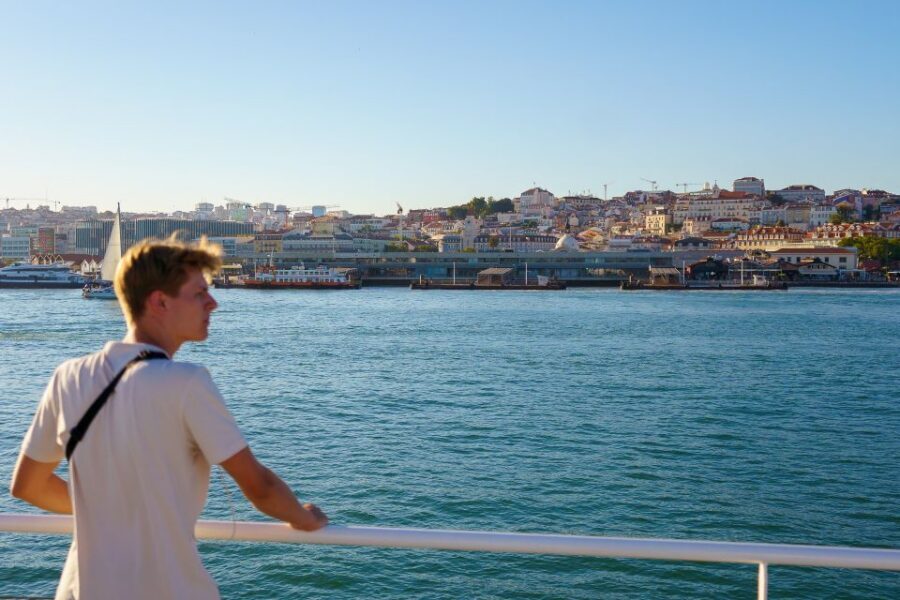 Lisbon: Tagus River Boat Tour with One Drink Included - Commerce Square glide-by: a quick lesson in how Lisbon sits