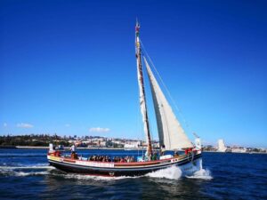 Lisbon: Tagus River Express Cruise in a Traditional Vessel - Boarding at Terreiro do Paço: Get Your Bearings in Minutes