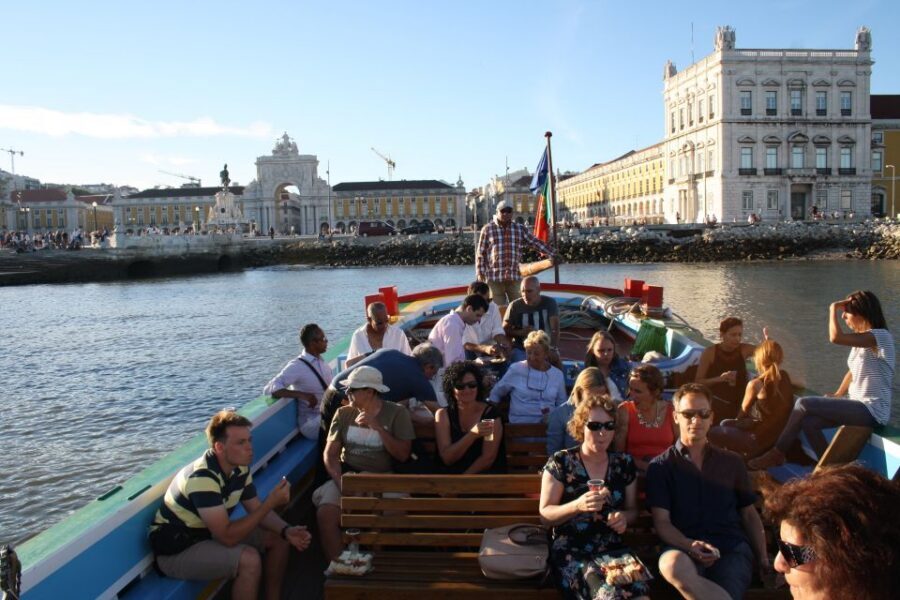 Lisbon: Tagus River Express Cruise in a Traditional Vessel - The Return Route: Lisbon Hills, 25 de Abril Bridge, and Christ the King