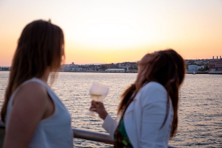 Lisbon: Tagus River Sunset Tour with Snacks and Drink - Key Points You’ll Care About