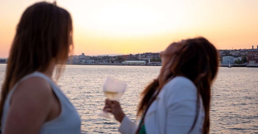 Lisbon: Tagus River Sunset Tour with Snacks and Drink - How a Lisbon Tagus Sunset Cruise Packs Major Sights Into 2 Hours