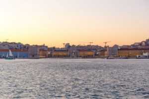 Lisbon: Tagus River Sunset Tour with Snacks and Drink - Getting Tickets Straight at Estação Fluvial Sul e Sueste (Blue Cruises Counter 3)