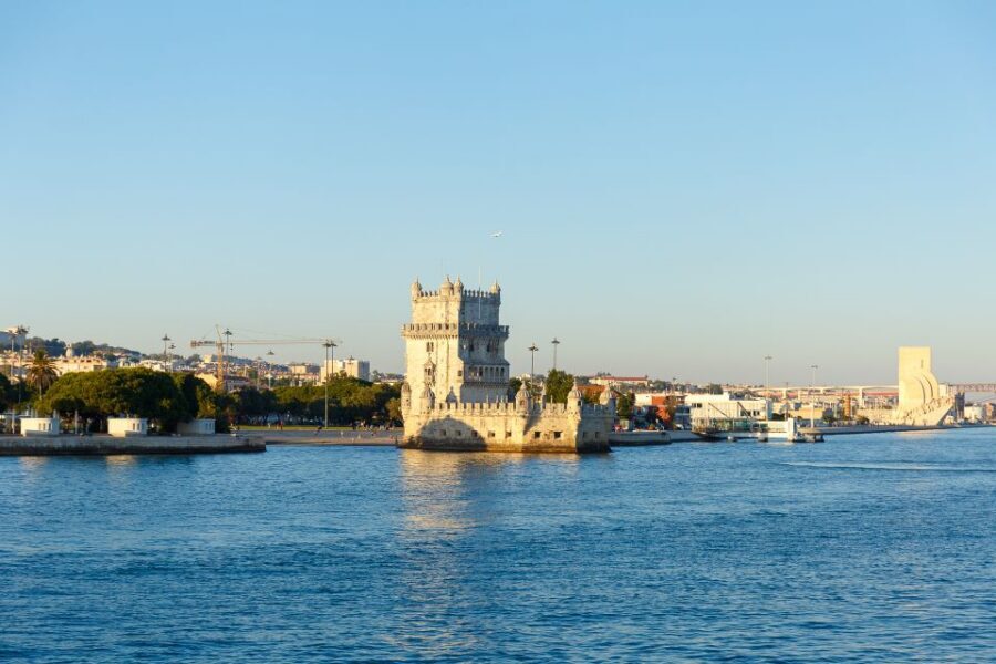Lisbon: Tagus River Sunset Tour with Snacks and Drink - Sailing Past Commerce Square and Alfama: Lisbon From Water Level