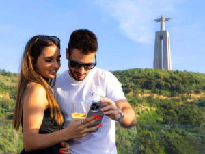 Lisbon: Tejo River Sightseeing Cruise - Boarding Comfort: Shade Options, Clean Boat, and Audio Setup