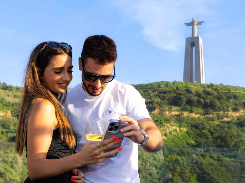 Lisbon: Tejo River Sightseeing Cruise - Boarding Comfort: Shade Options, Clean Boat, and Audio Setup