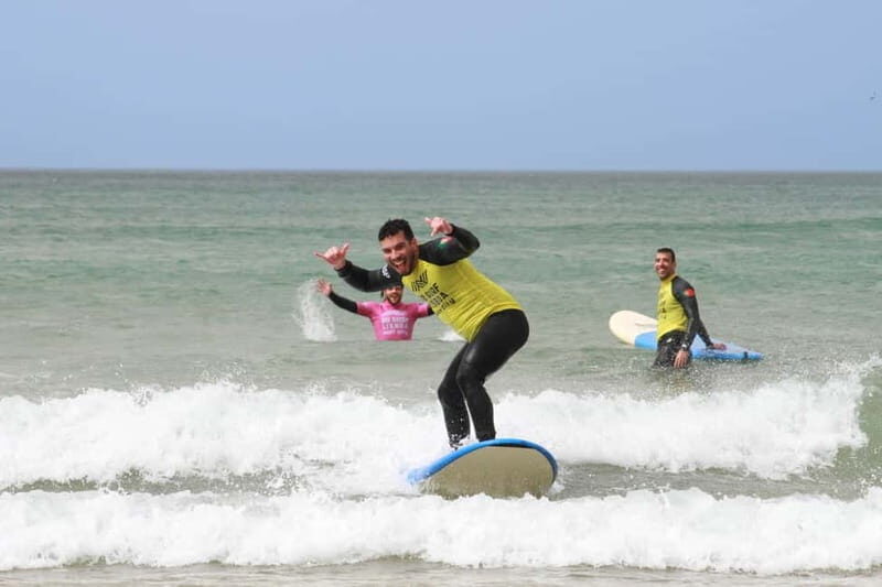 Lisbon: The Surf Instructor - surf lessons with transfer - Gear, shower, and small details that make it feel organized