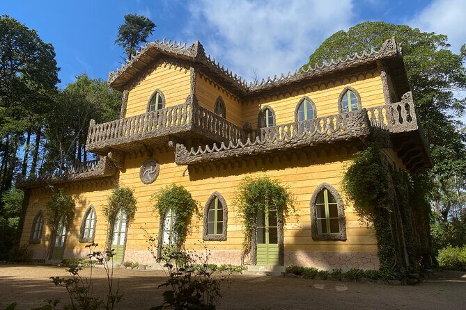 Lisbon to Sintra Pena & Regaleira guided tour in 8pax group - Cascais and Estoril: seaside style and the Bond connection