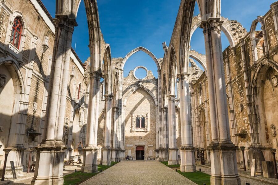 Lisbon's historic old town in a tuk-tuk in German - Why a German-speaking tuk-tuk makes Lisbon easier
