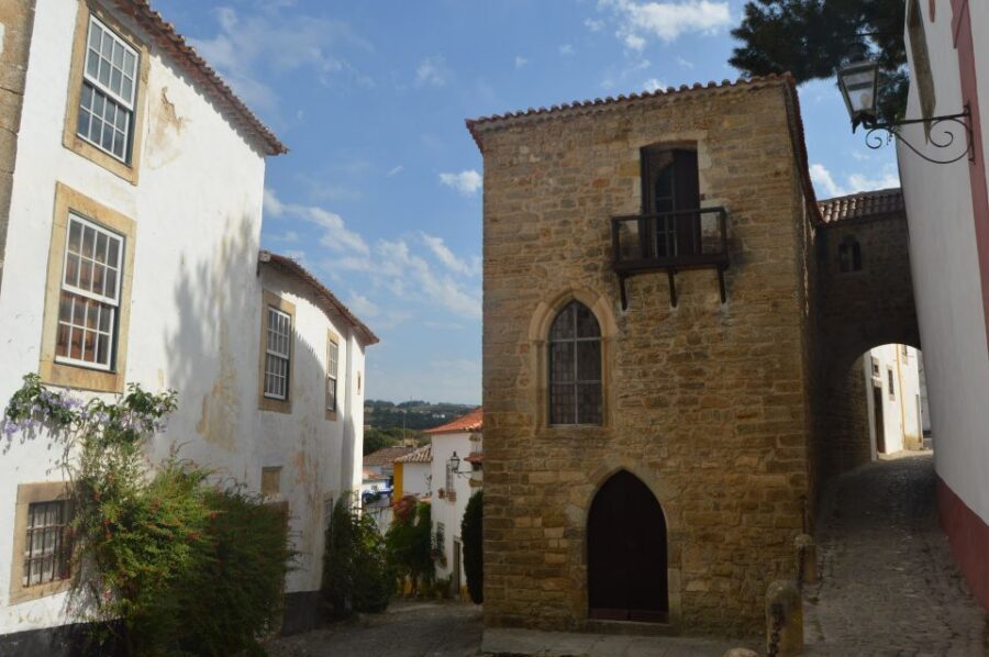 Óbidos: Medieval Tales & Secrets Spots Guided Walking Tour - First impressions: Óbidos is all walls and meaning