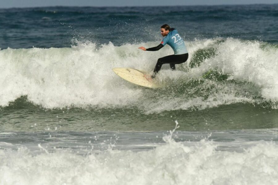 Peniche:Surf lessons Beginners ,Intermediate, advance level - Inside your surf lesson: warm-up, technique, and quick wins