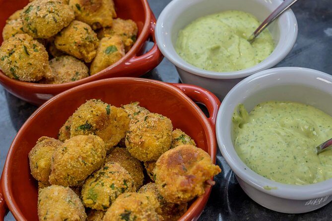 Portuguese Cooking Experience in Lisbon - Drinks, olive oil tastings, and the meal rhythm