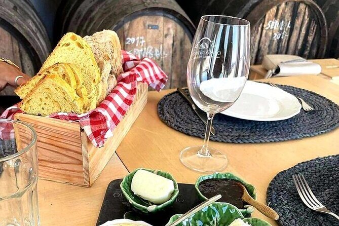 Private Lisbon-Arrábida Wine Tour: 3 Wineries, Coast & Heritage - Mercado do Livramento: oysters, fish, and those famous tiles