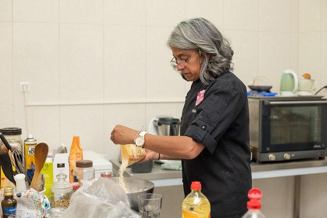Private Lisbon Market Tour & Portuguese Cooking Class with Paula - Paula’s in-home kitchen setup (and what it means for your comfort)