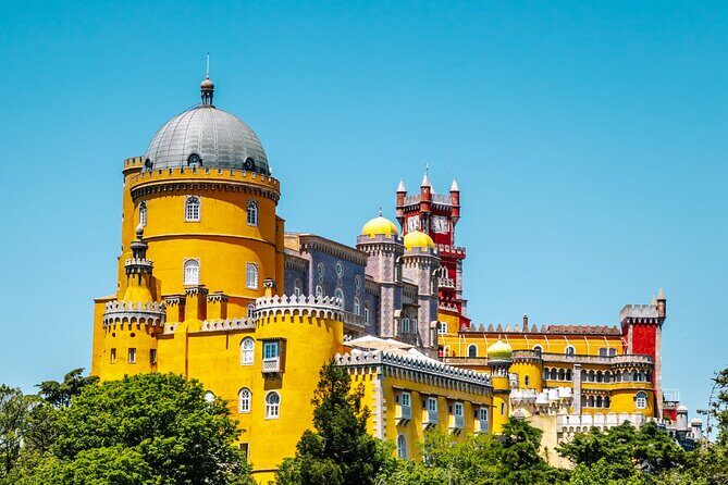 Private Local Sintra Tour: Palaces & Coast by Classic Car or Jeep - Cabo da Roca and Azenhas do Mar: ocean time at the edge of Europe