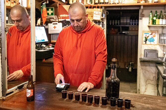 Private Night Bar Crawl in Lisbon with Local Guide and Drinks - Meeting at Largo do Carmo: the pre-game with payoff