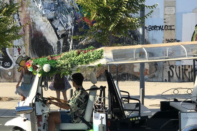Private tuk tuk tour in old city Lisbon (Standard-1h30) - Praça do Comércio and Rua Augusta: river views and classic arches