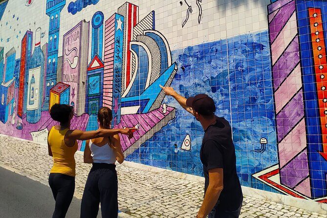 Private tuk tuk tour in old city Lisbon (Standard-1h30) - Miradouro das Portas do Sol: your first Alfama viewpoint moment