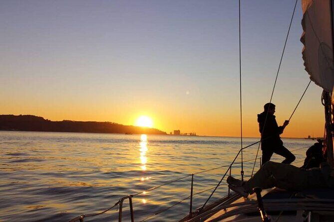 Sailboat Tour in Lisbon with drinks included | Morning and Sunset - Drinks, blankets, and comfort on a small sailboat