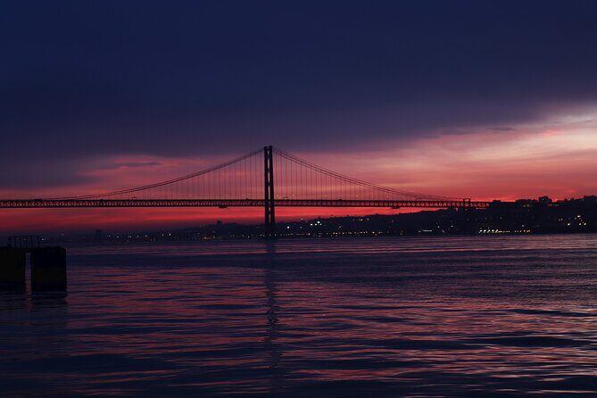 Sailboat Tour in Lisbon with drinks included | Morning and Sunset - Cristo Rei and Terreiro do Paço: big views, bigger meanings