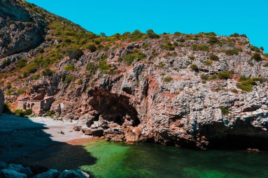 Sesimbra: Arrábida Beaches & Caves Boat Tour with Snorkeling - Sesimbra departure: finding the ESPADARTE pier fast