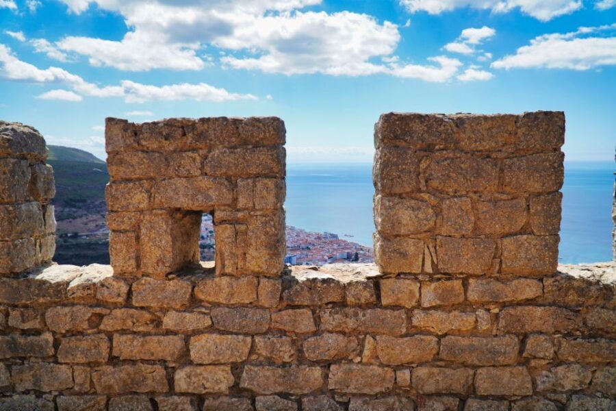 Sesimbra & Arrábida National Park Tour with 5 Wines Tasting - Castelo de Sesimbra: a Moorish fortress with real payoff views