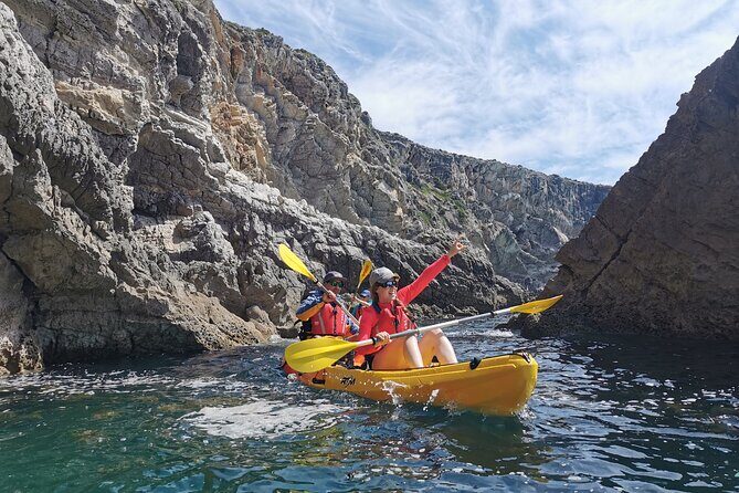 Sesimbra Discovery by Kayak - Pace and Skill Level: Distance, Waves, and Comfort on the Return