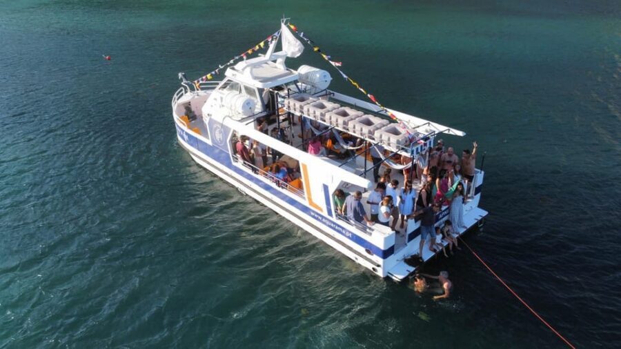 Sesimbra: Family Friendly Boat Sea Tour w/ Submarine Vision - Smaller coves along the way: Mula Bay and Praia da Mijona