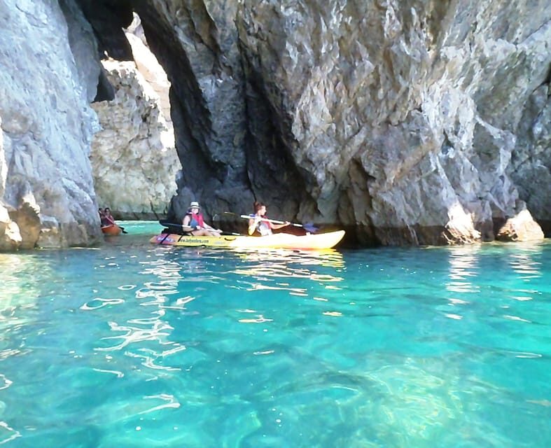 Sesimbra: Ribeiro Cavalo Beach, Caves, & Arrábida Kayak Tour - Passing caves, tunnels, and karst rocks without pretending it’s effortless