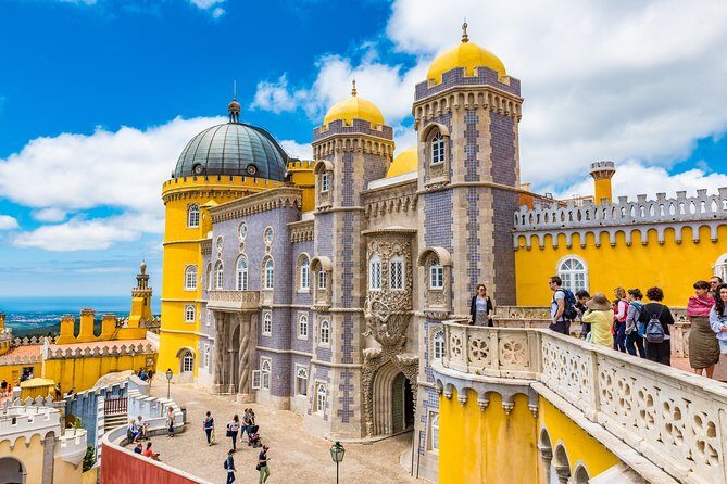 Sintra and Cascais Small Group Tour with Hotel Pick up & Ticket - Guide Style and the Small-Group Advantage