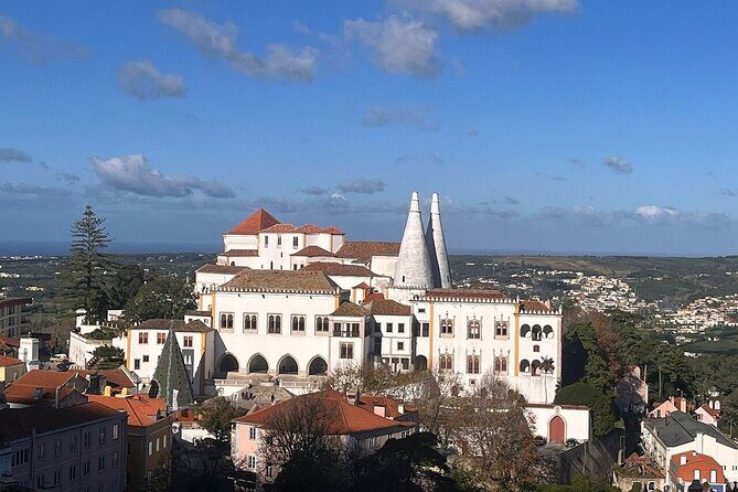 Sintra & Cascais: Private Full-Day Adventure in a Classic 4x4 - Biester Palace and Palácio e Parque Biester: romance in a smaller dose