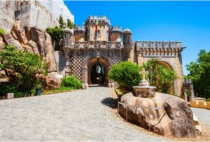 Sintra: Pena Palace, Quinta da Regaleira, Cabo da Roca and Cascais - Getting started in Lisbon: van comfort and a tight departure
