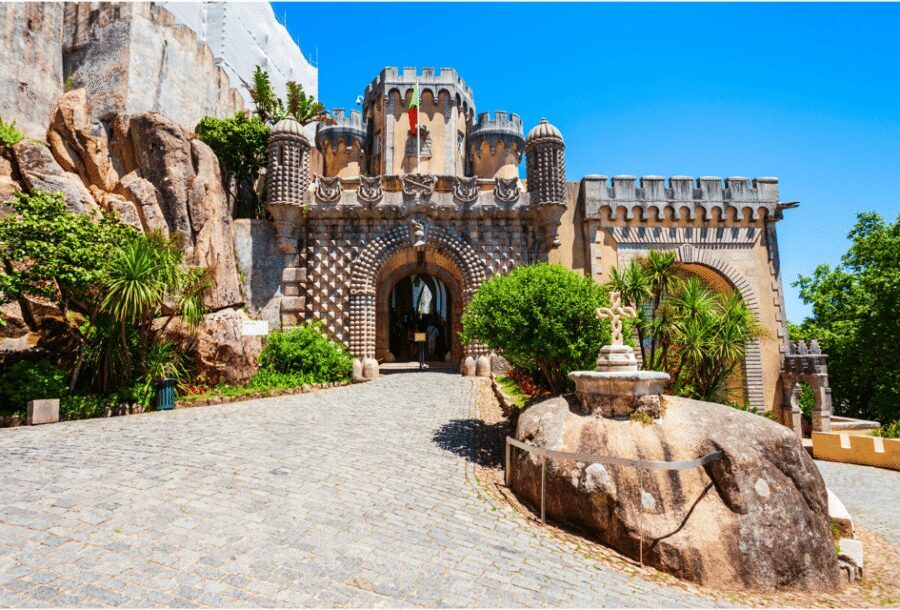 Sintra: Pena Palace, Quinta da Regaleira, Cabo da Roca and Cascais - Getting started in Lisbon: van comfort and a tight departure