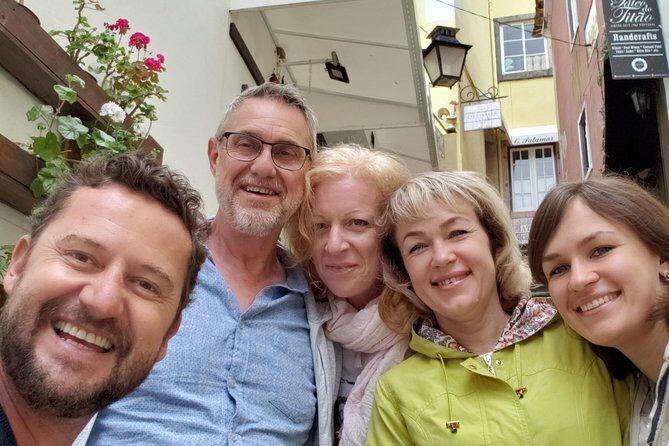 Sintra to Cascais: 2 Palaces, 4 Sites, Small Group 10 Hour Tour - The morning start: Hard Rock Cafe and an early game plan