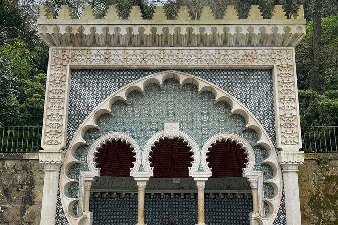 Sintra Walking Tour: Romantic Village & Palaces - Moorish Fountain: a quick art-and-history pause