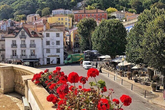 Sintra Walking Tour: Romantic Village & Palaces - Centro Histórico and the pillory: why Sintra’s center feels special