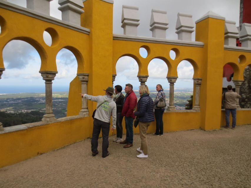 Sintra: Walking Tour with Palace, Castle, and Old Town Visit - The Old Town finish: lunch and shopping with a breather