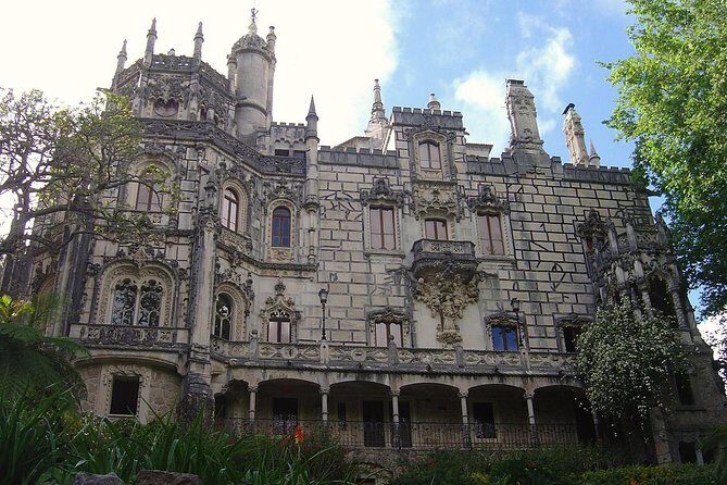 Small Group Tour to Sintra, Pena Palace, Cabo Roca and Cascais - Sintra’s Centro Histórico and the Priquita pastry break