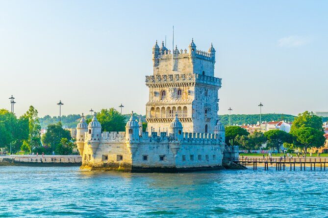Sunset Boat Tour in Lisbon with Wine - Pontal de Cacilhas to Cristo Rei: Why This River Stretch Feels Special