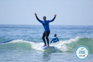 The Surf Instructor in Costa da Caparica - The lesson rhythm: warm-up, quick sand tips, then waves